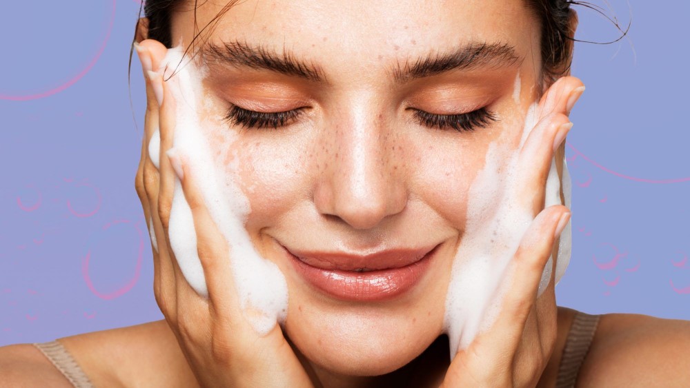How to Choose the Best Facial Cleanser to Remove Makeup?
