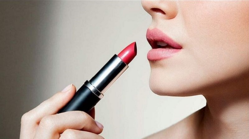 How To Choose A Lipstick Color For Fair Skin